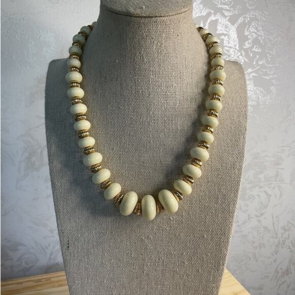Monet White Cream Oval Graduated Beads Necklace Gold Tone Textured Spacers